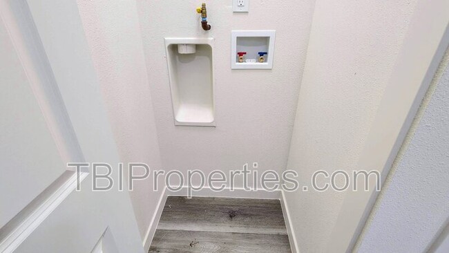 Building Photo - 508 Olive St