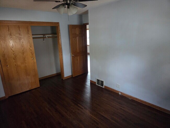 Building Photo - 4573 Main St NE