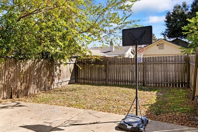 Building Photo - 806 Kalanchoe Ct