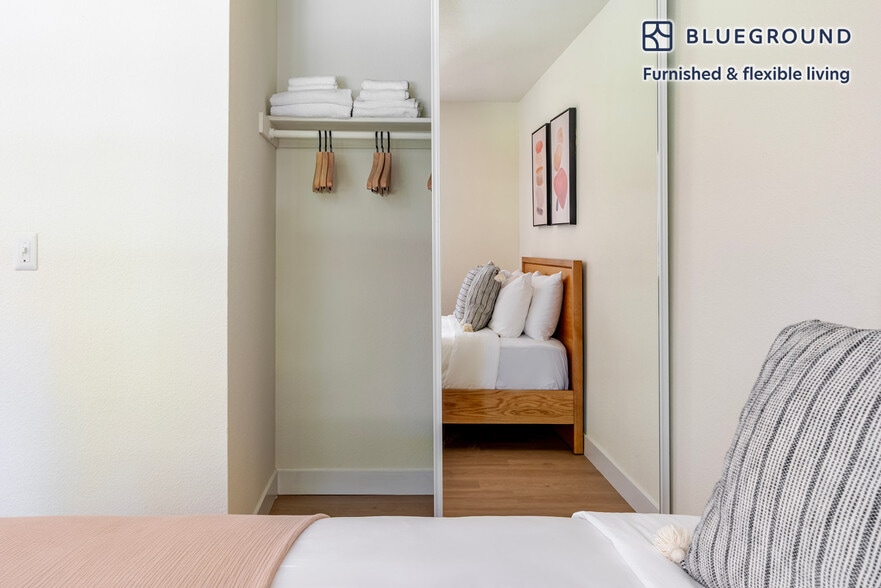 Building Photo - 1600 Villa St