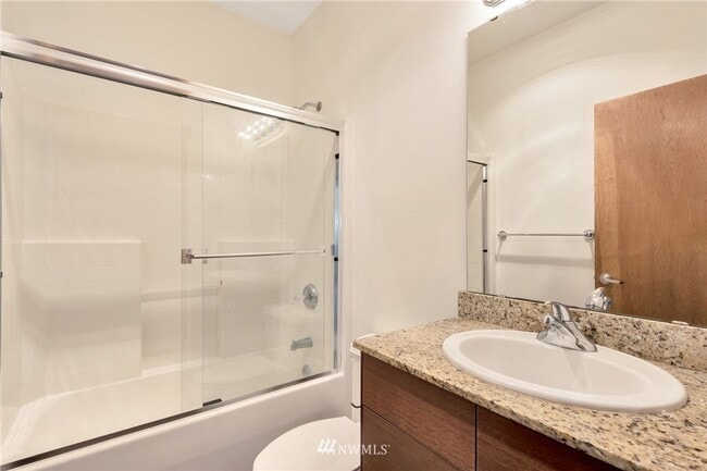Building Photo - $500 Off 1st Month's Rent! 2 Bedroom Condo...