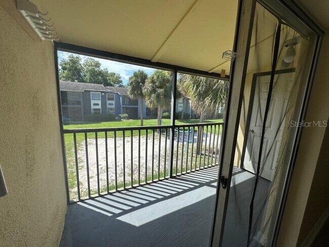 Building Photo - 2553 N Alafaya Trail