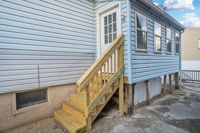 Building Photo - 127 Clearfield St