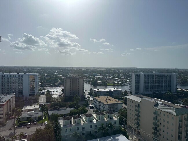 Building Photo - 405 N Ocean Blvd