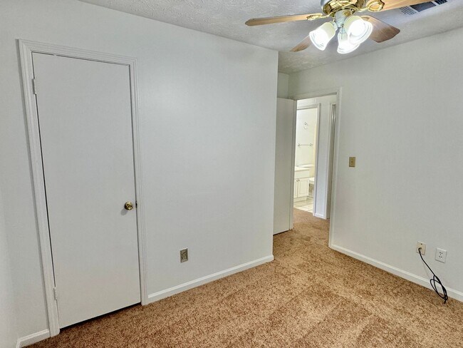 Building Photo - 3-Bedromm 2.5 bath with the Perfect Mix of...