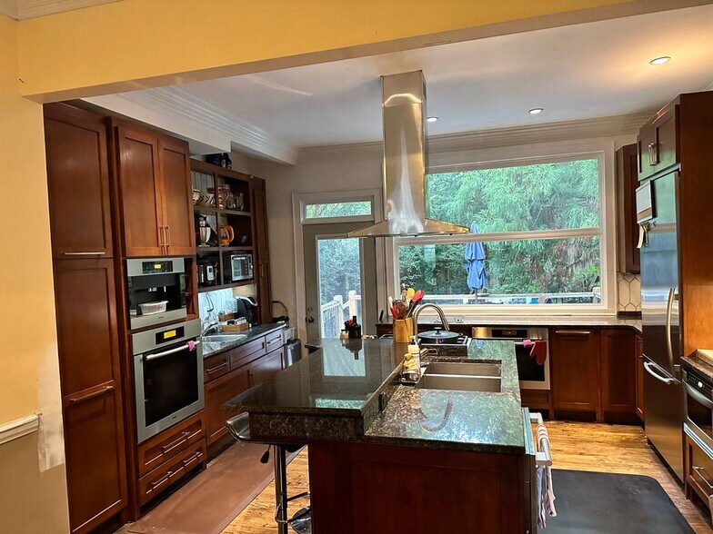 Building Photo - 462 Greenwood Ave NE