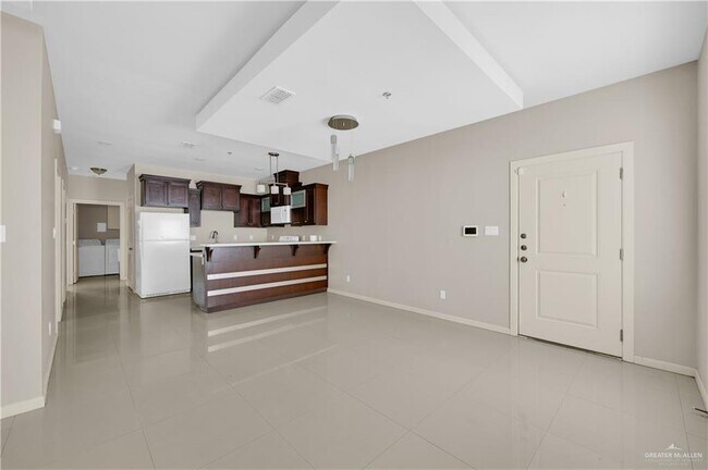 Building Photo - 13 L S St