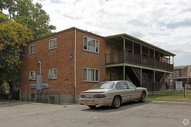 Building Photo - 3113-3115 Chippewa St