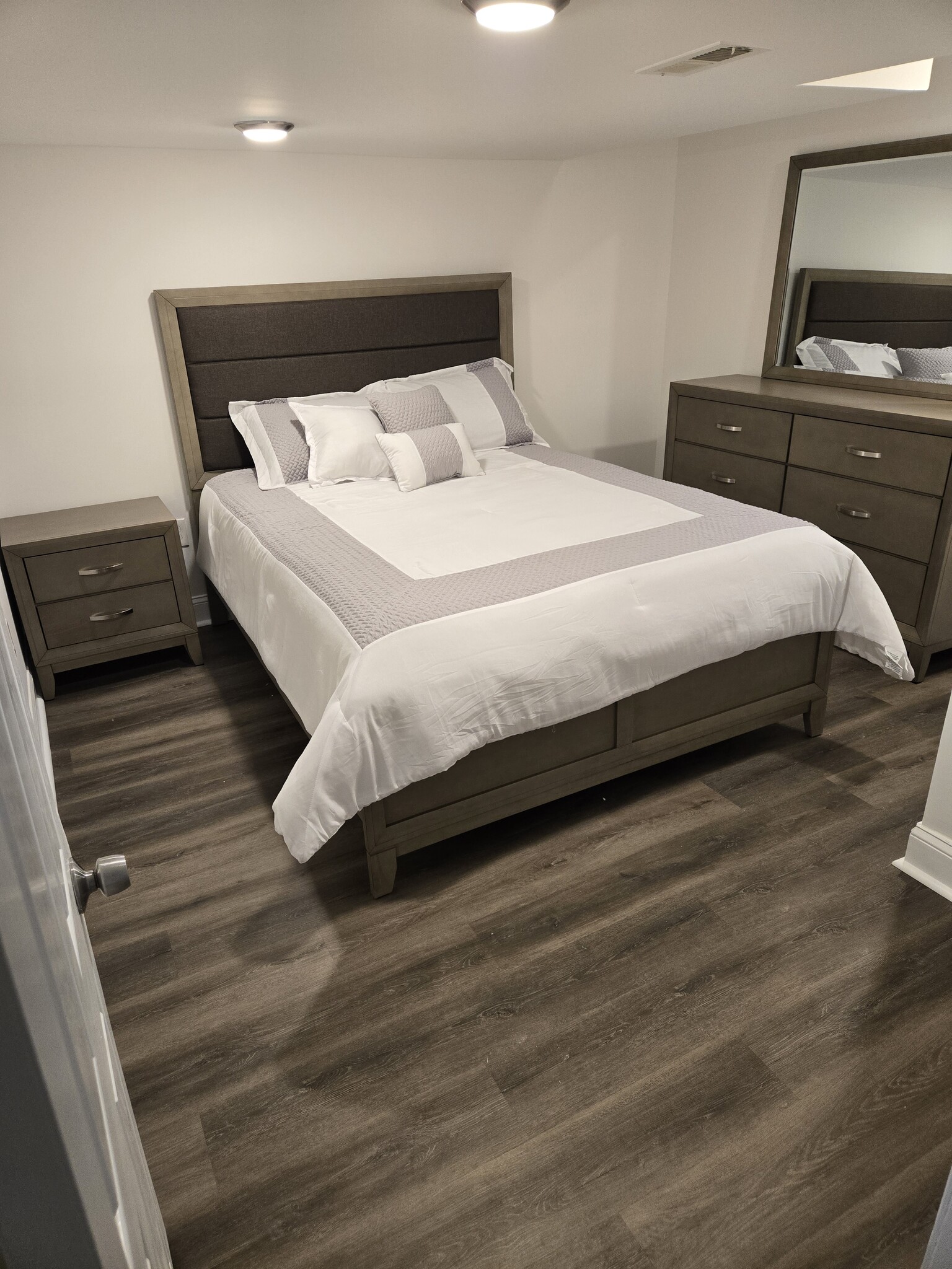 Room D: Full beautiful Bedroom, living area & private bathroom on the lower level (with private entr - 1511 Woodbourne Ave