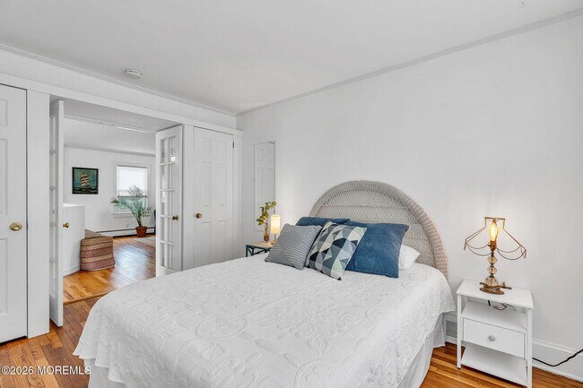 Building Photo - 1227 Bay Ave