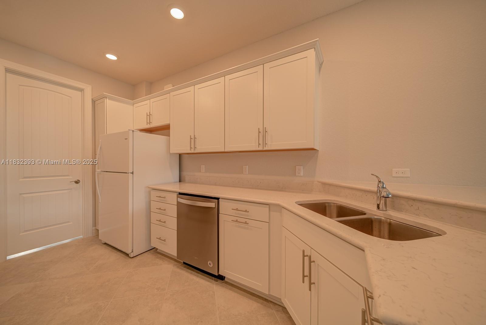 Building Photo - 1280 Eucalyptus Dr