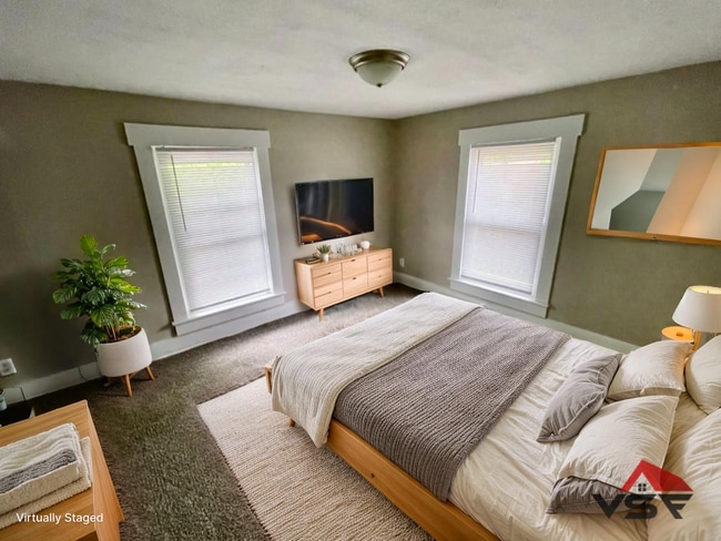 Building Photo - Spacious 3Bd; 1Ba Single Family Home