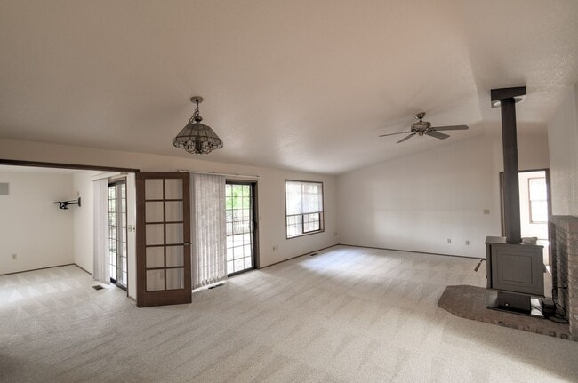 Building Photo - Rent 3 bed property for $2750 per month