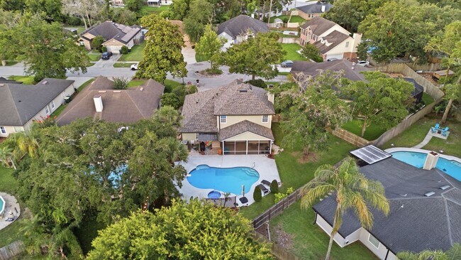 Building Photo - Pool Home
