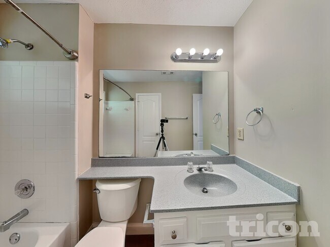 Building Photo - 3270 Summit Pl Dr