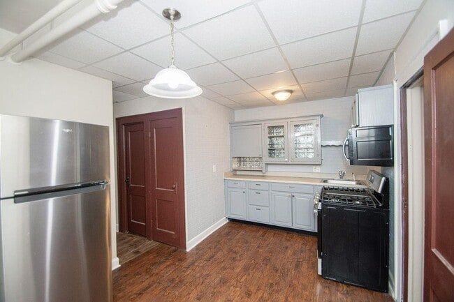 Building Photo - 5819 E Washington St