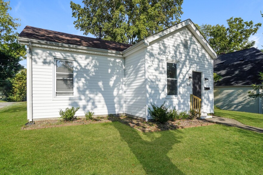 Building Photo - 630 W 8th St