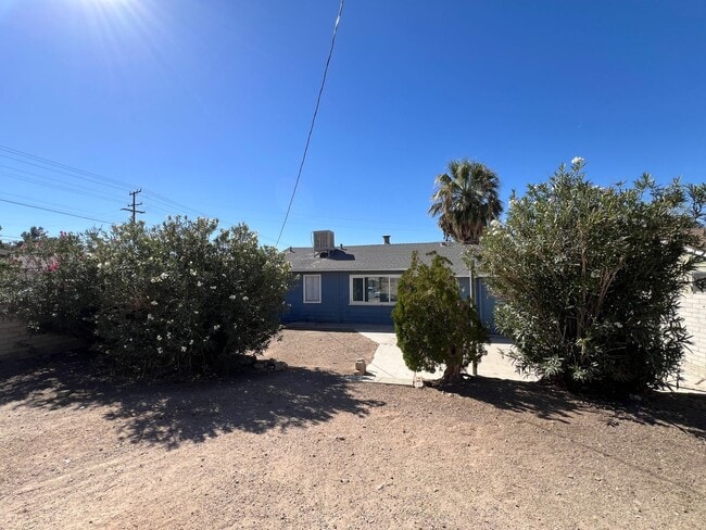 Building Photo - 3 Bedroom 1 bathroom House located near a Schools, Community Park and Public Swimming Pool.