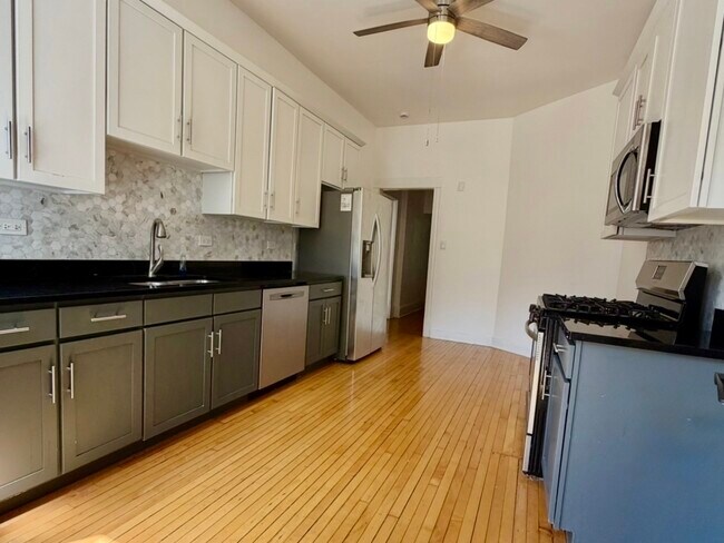 Building Photo - 5135 S Dorchester Ave