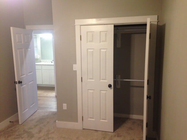 Building Photo - 308 Candlewood Cir