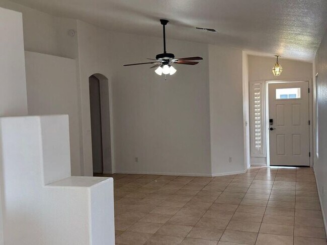 Building Photo - **Beautifully Updated 4-Bedroom Home in Pr...