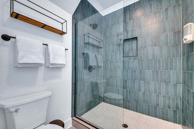 Building Photo - 1017 E 14th St