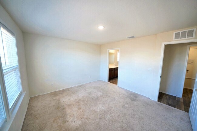 Building Photo - Stylish Move-In Ready Home in Rosillo Ranch, San Antonio, TX - Realtor Commission: $400