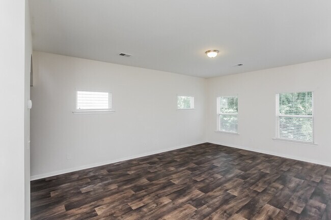 Building Photo - 394 Eagle Feather Loop