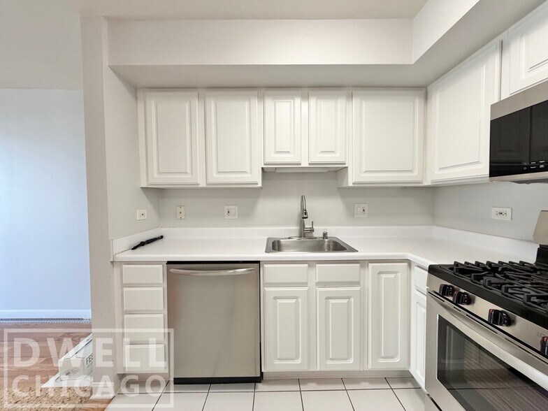 Building Photo - 545 N Dearborn St