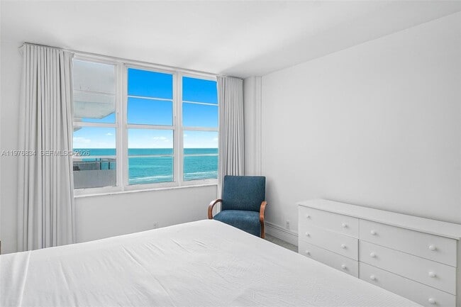 Building Photo - 5101 Collins Ave