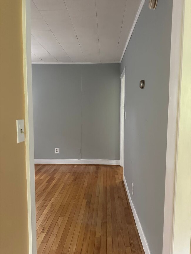 Building Photo - 118 Bruceville Rd