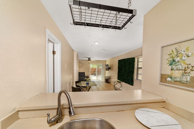 Building Photo - Haystacks Condo