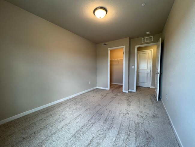 Building Photo - Brand New Townhome with fine finishes ready for you to enjoy. Great views!