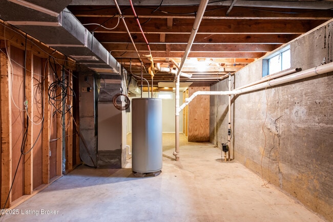 Building Photo - 8015 Schroering Dr