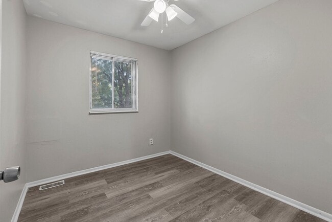 Building Photo - Newly Updated 3-Bedroom Duplex with Fresh Paint and Flooring!