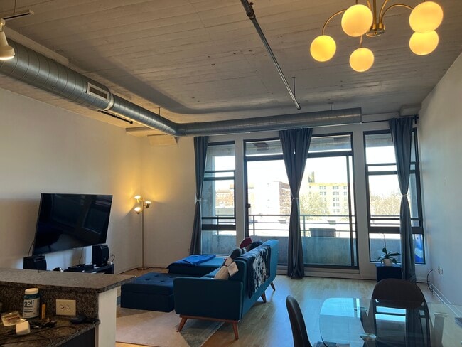 Building Photo - 1550 S Blue Island Ave