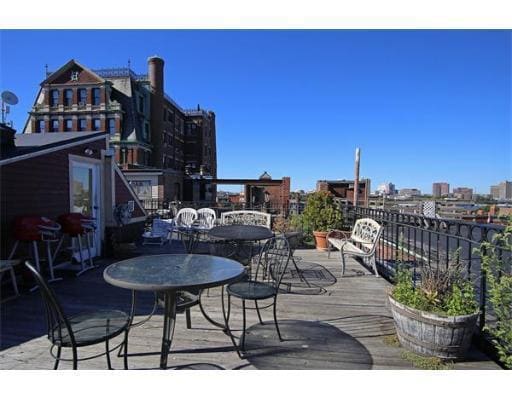Building Photo - 407 Marlborough St