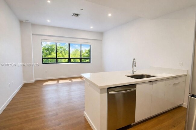 Building Photo - 1950 Fletcher St