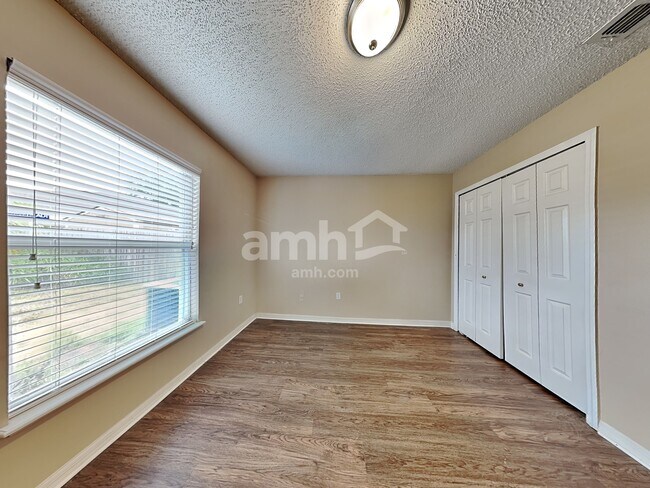 Building Photo - 10418 Maronda Dr