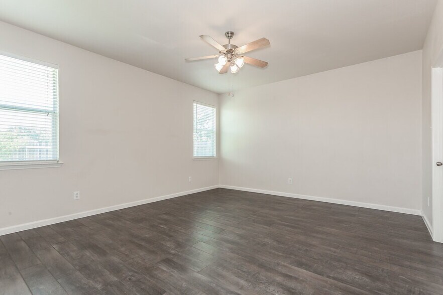 Building Photo - 10436 Fossil Hill Dr