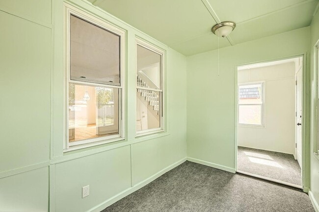 Building Photo - 610 Fairview Ave N