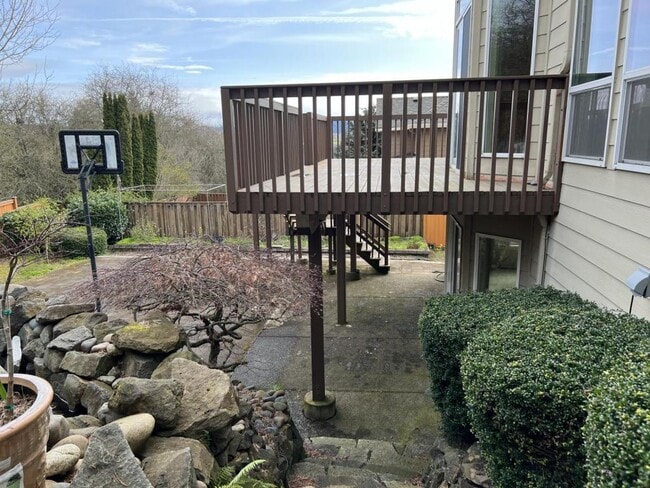 Building Photo - 15715 SE Bybee Dr