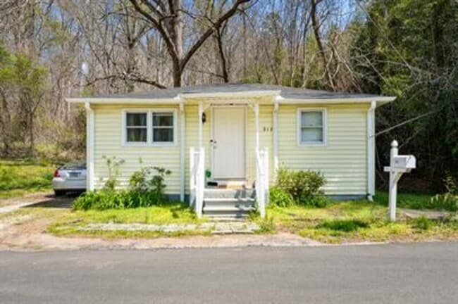 Building Photo - 217 Stephens Rd