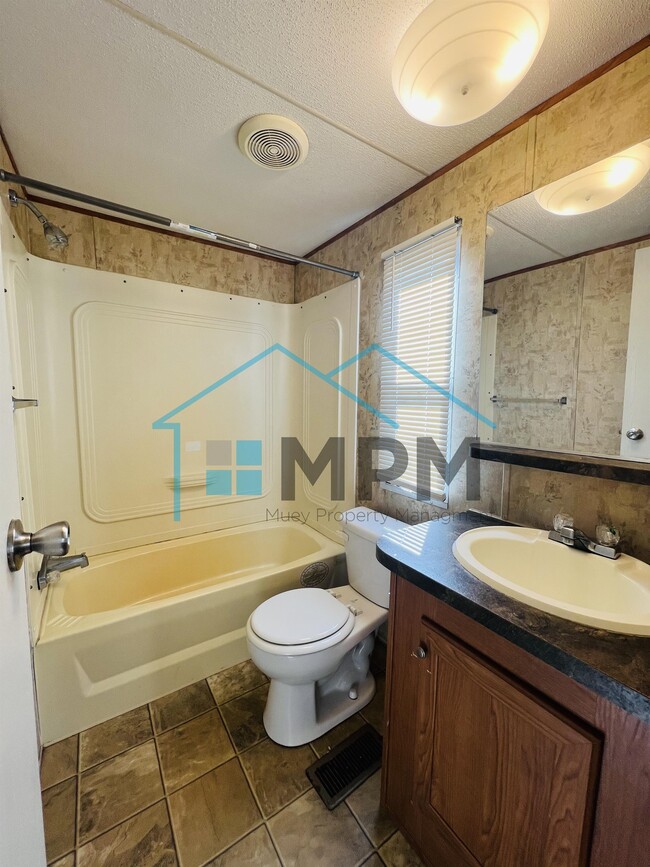 Building Photo - 303 Bryan St