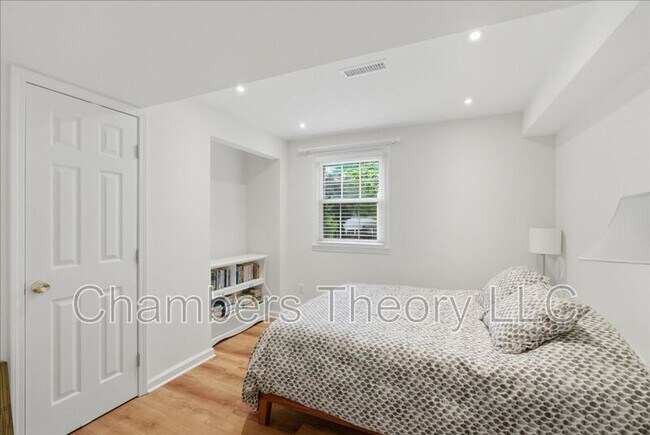 Building Photo - 9221 Talisman Dr