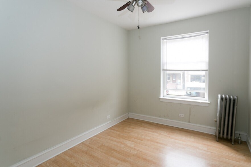 Building Photo - 4856 N Damen Ave