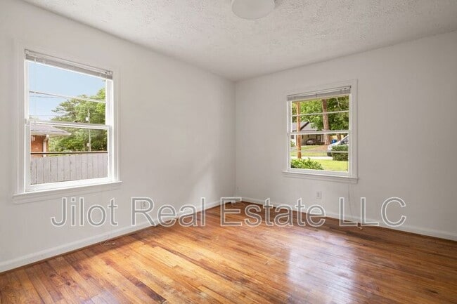 Building Photo - 2855 Monticello Pl