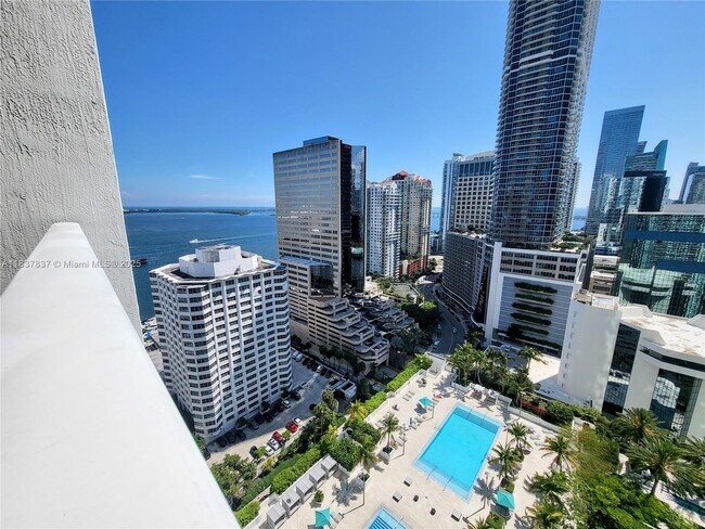 Building Photo - 950 Brickell Bay Dr