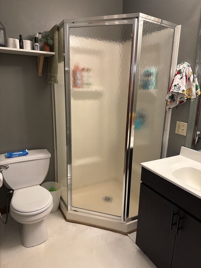 Building Photo - 2204 Grand Ave S