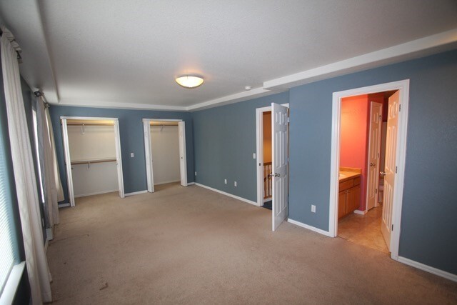 Building Photo - 3 Bedroom Condo close to JBER!